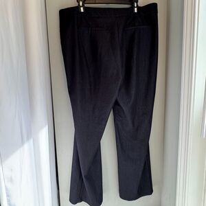 Chico’s 3 (SZ 16-18) Short Black Flat Front Pants Polyester Rayon Spandex Blend